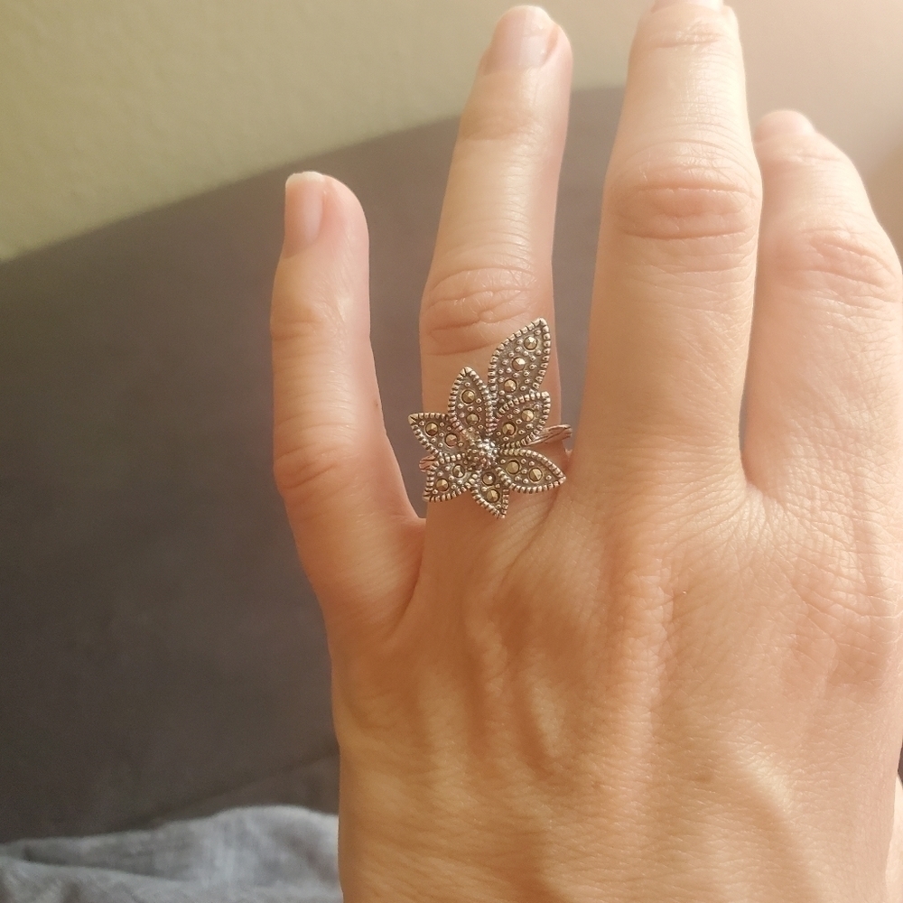 Sterling Silver Flower Silver statement Ring - Picture 5 of 8